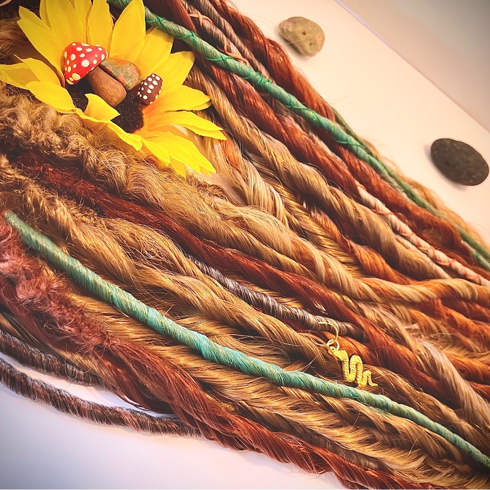 Synthetic Dreadlock extensions Push-up Curlys mixed with twist & seals.